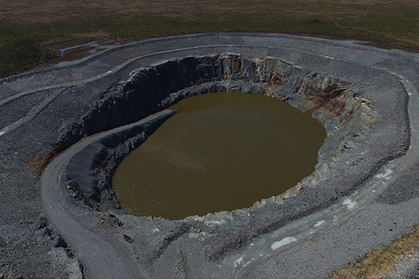 Vue aérienne d'un bassin de traitement des eaux usées